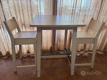 2 sgabelli e tavolo IKEA in legno – ottime condizi