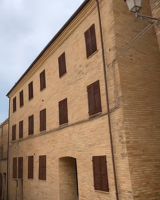 Borgo di Montelupone a 1200 mq ristrutturato