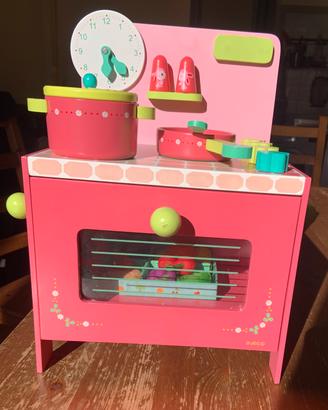 Cucina giocattolo in legno completa di accessori