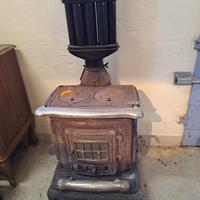 stufa antica di ghisa 