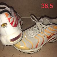 Tutto a 10 Euro al paio.