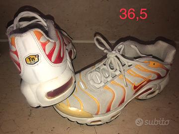 Tutto a 10 Euro al paio.