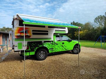 Pick- up con cellula abitativa