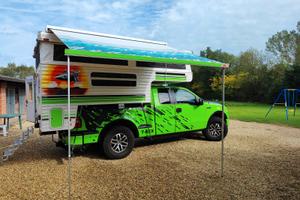 Pick- up con cellula abitativa