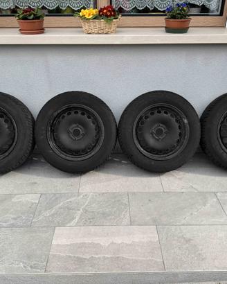 4 gomme invernali 185/65 R15 Riken + cerchi