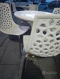 2 Tavoli con 6 sedie 