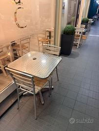 Tavoli e sedie in alluminio e legno