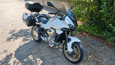 Moto Guzzi Mandello V 100 