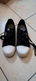 Scarpe con lacci