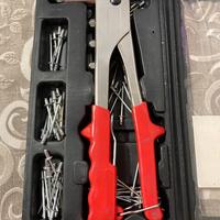 Rivettatrice con 55 Rivetti