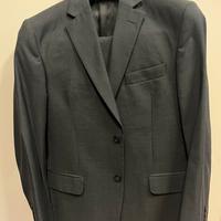 Completo uomo grigio scuro rigatino