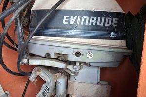 Motore, barche e pilotona