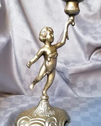 Candeliere vintage con putto in ottone massiccio