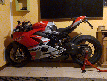 Ducati Panigale v4s corse
