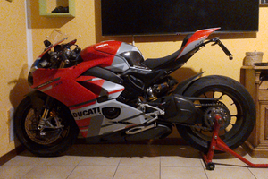Ducati Panigale v4s corse