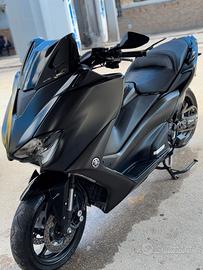 TMAX 560