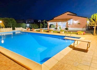 villa con piscina zona plaia