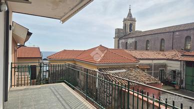 2 LOCALI A ACIREALE