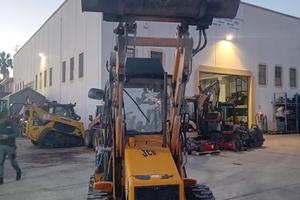 Mini terna JCB
