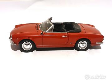Modello Fiat 124 spider 1:24
