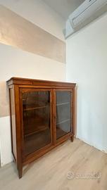 Cristalliera in lengo con ante in vetro