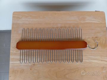 Portacravatte per armadio.