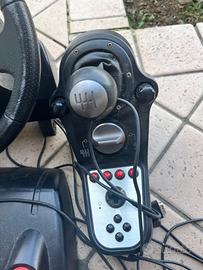 Volante con pedaliera e cambio da corsa Logitech G