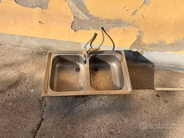 Lavello doppia vasca in acciaio