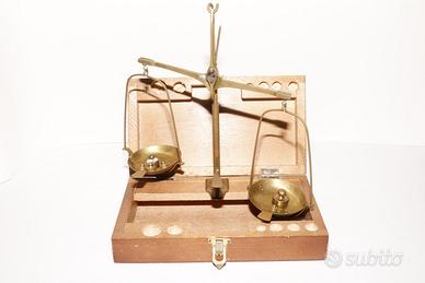 Bilancia di precisione antica