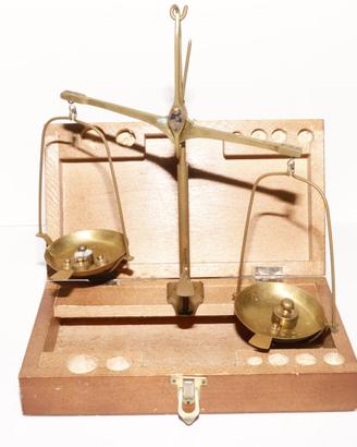 Bilancia di precisione antica