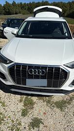 Audi q3 business advanced S tronic 150 tfsi