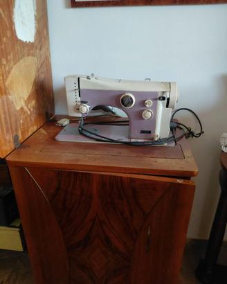 Macchina da cucire Necchi vintage anni '60