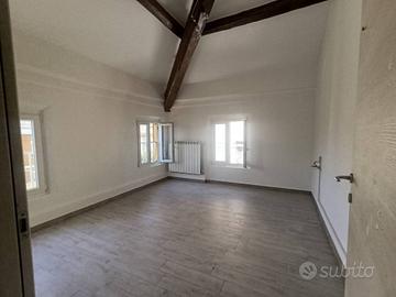 Appartamento di 93 m² con 4 locali e box auto a Ca