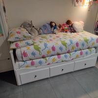 cameretta,letto e libreria 