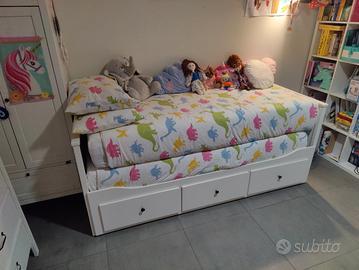 cameretta,letto e libreria 