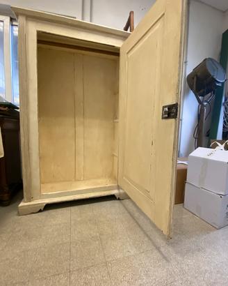 Credenza di antiquariato