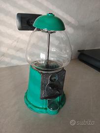 Distributore caramelle vintage in metallo e vetro