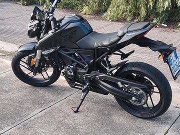 Voge brivido 125r Total black 