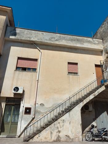 Casa indipendente IN PIAZZA A BAGNI FRAZ. SCAFATI