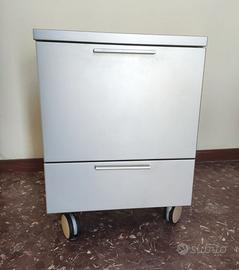 Cassettiera di design argento con ruote