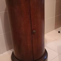 Mobiletto tondo antico