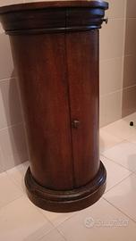 Mobiletto tondo antico