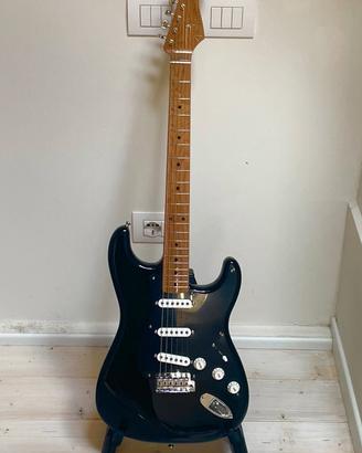 Fender Vintera 50s II Stratocaster nera con case