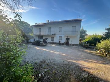 Vendita casa privata con corte esterna