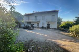 Vendita casa privata con corte esterna