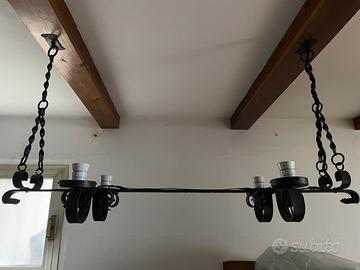 Lampadario in ferro battuto