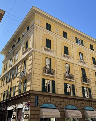Appartamento di 154 m² con più di 5 locali a Genov