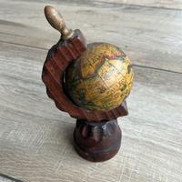 Piccolo Mappamondo vintage in carta