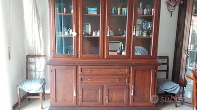 Vetrine sala da pranzo.