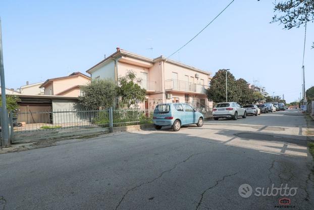 BIFAMILIARE IN ZONA FONTANELLE CON GARAGE